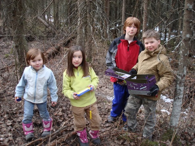 http://www.cachingbox.com/wp-content/uploads/2012/06/Go-Geocaching-With-Your-Kids.jpg