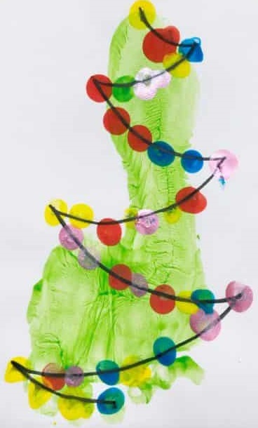Source: https://emmaowl.com/footprint-christmas-tree-card-craft-for-kids/